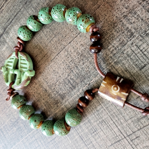 Handcrafted Artisan Men's Adjustable Bracelet - Picture 4 of 5